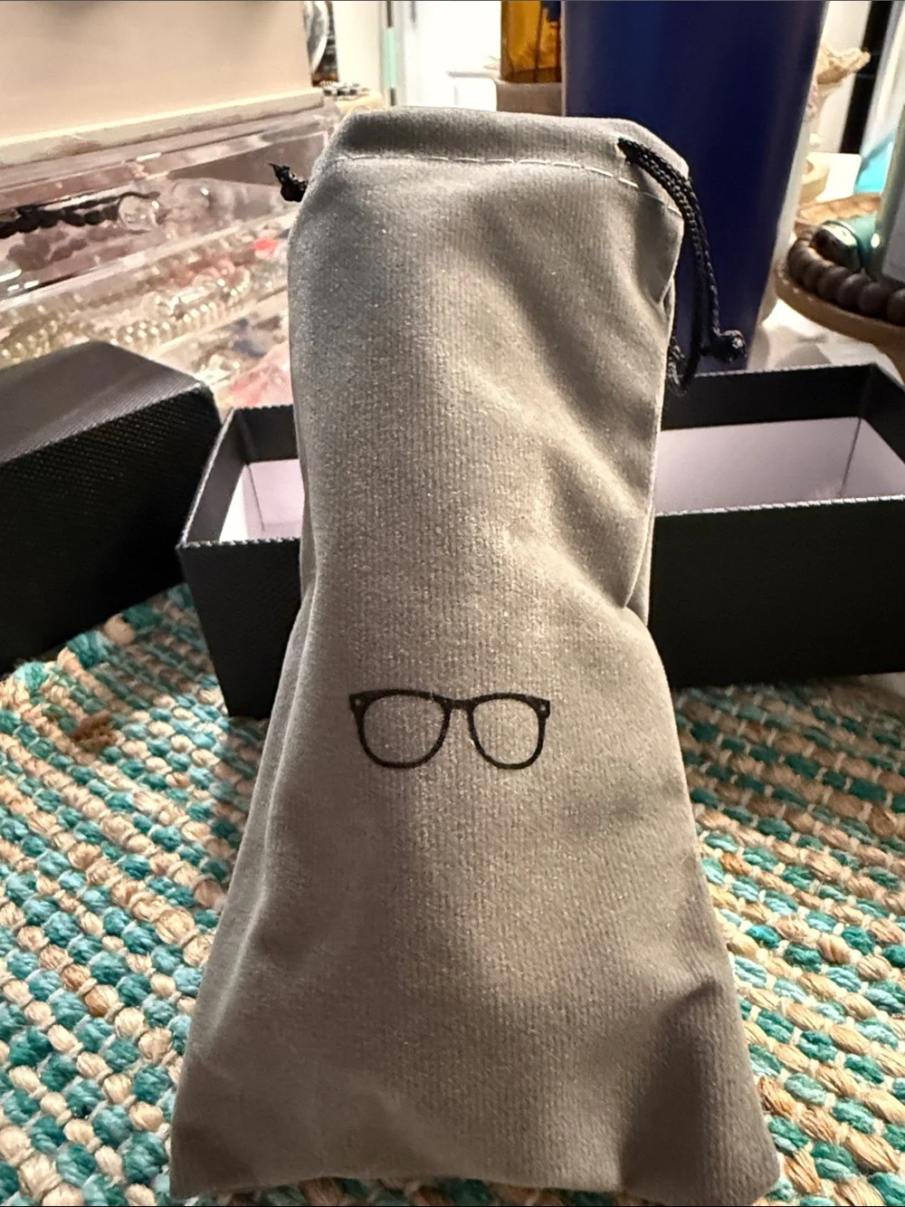 Black Eyeglass Camera - HD Mini Spy Glasses open and like me!